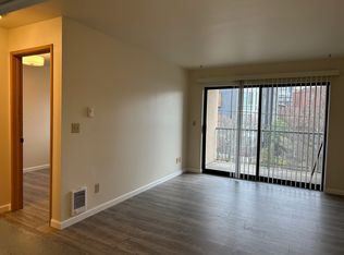 4253 8th Ave NE APT 404, Seattle, WA 98105