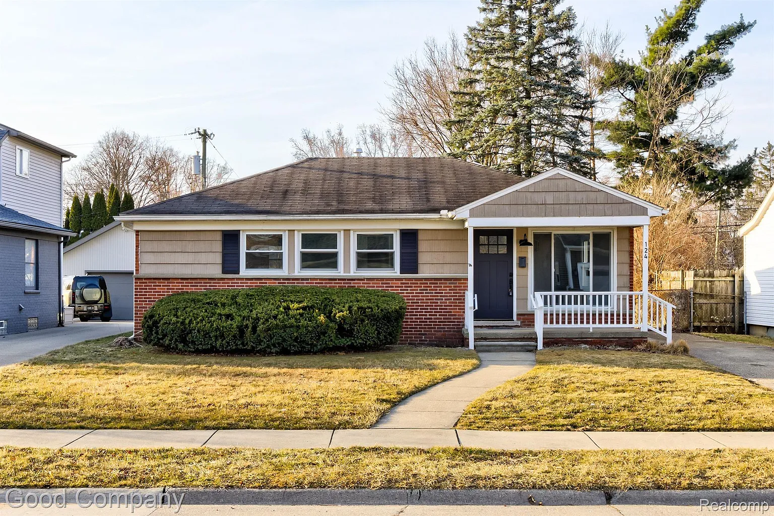 124 Woodlawn Ave photo 1