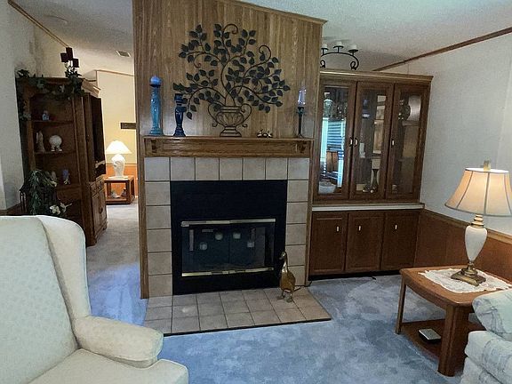 4th image of 589 Clover Ln