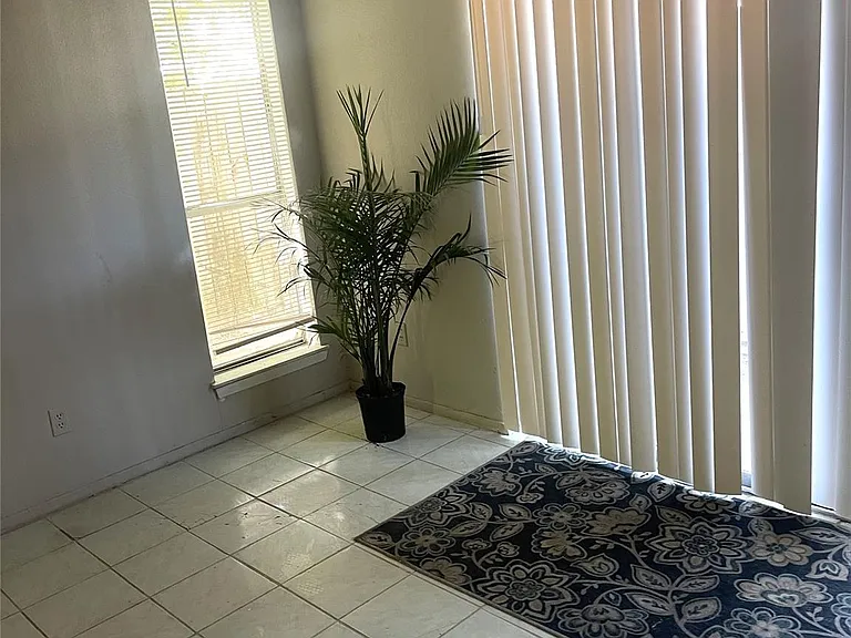 1902 W Loop #A-1 — Photo 3