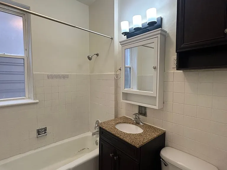 1958 W Waveland Ave #1 — Photo 6
