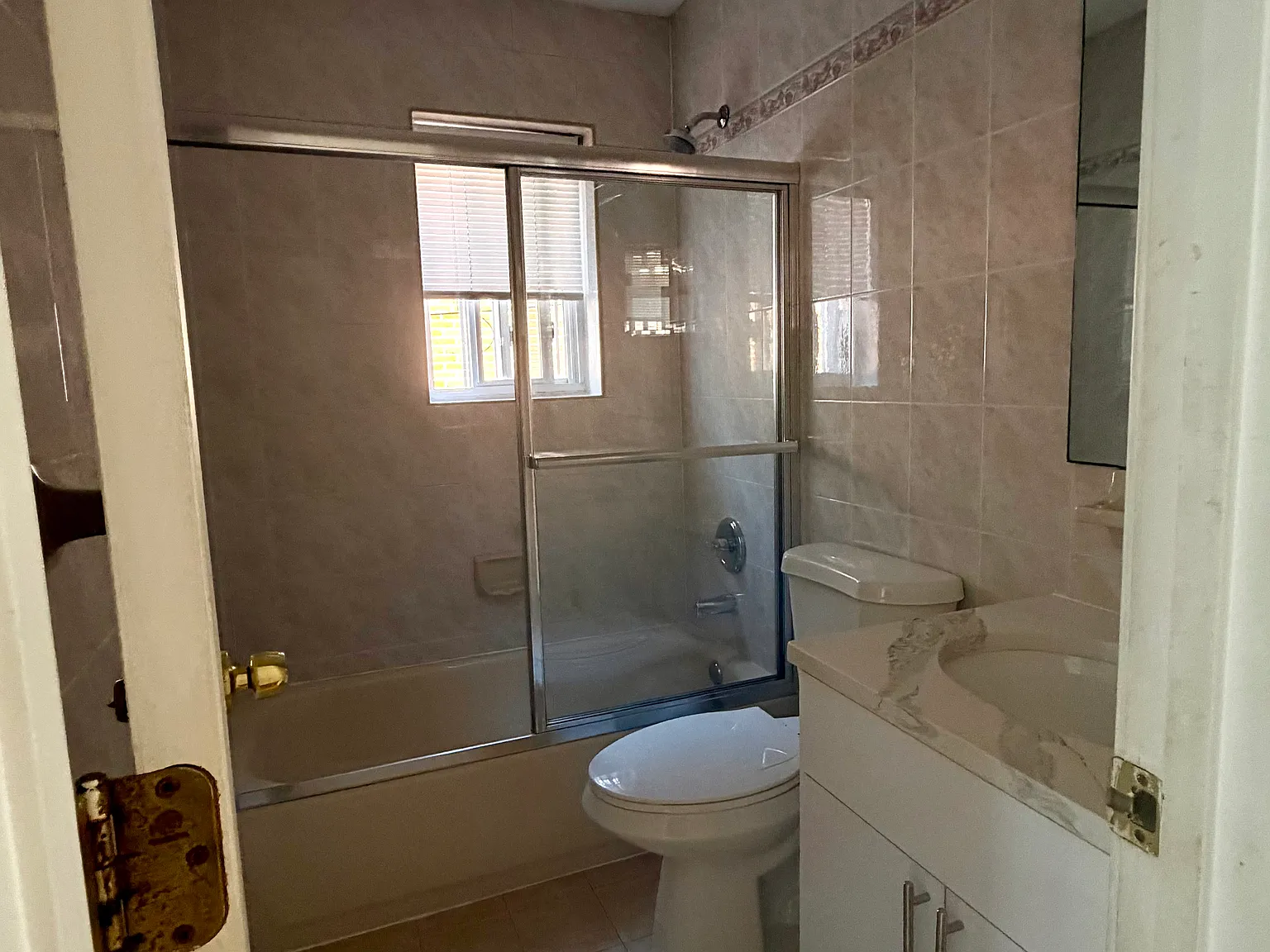 2 bed, 810 sqft, $2,400 — Photo 4