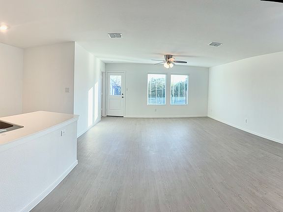3rd image of 1921 Ventasso Blvd