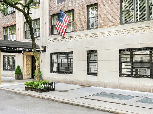 400 East 52nd Street image 1 of 4