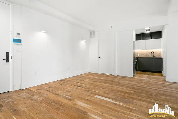 Rented by Lang Realty LLC | media 24