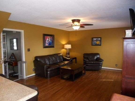 3rd image of 1406 S Callywood Ct