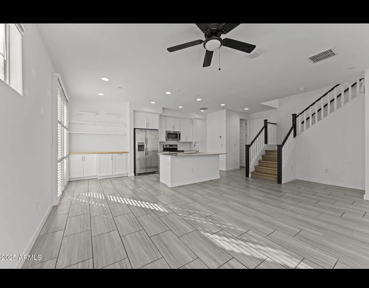 3 bed, 1415 sqft, $2,700 — Photo 2