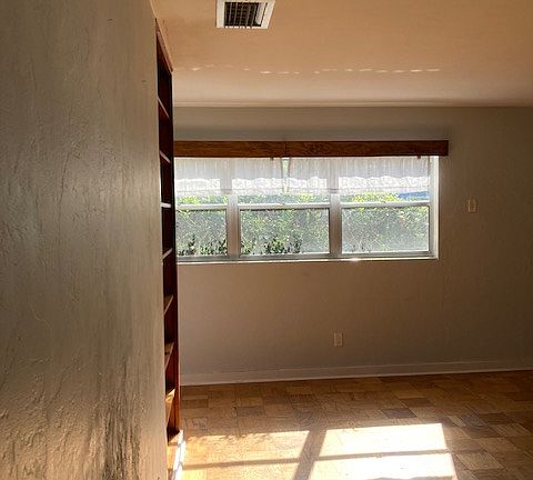 4th image of 1128 NE 20th Pl