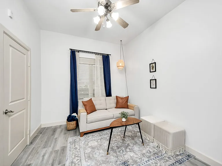 1900 Genesee St #204 — Photo 25