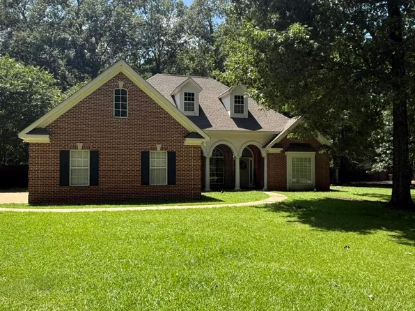 634 Crosby Ln, Columbus, MS 39701