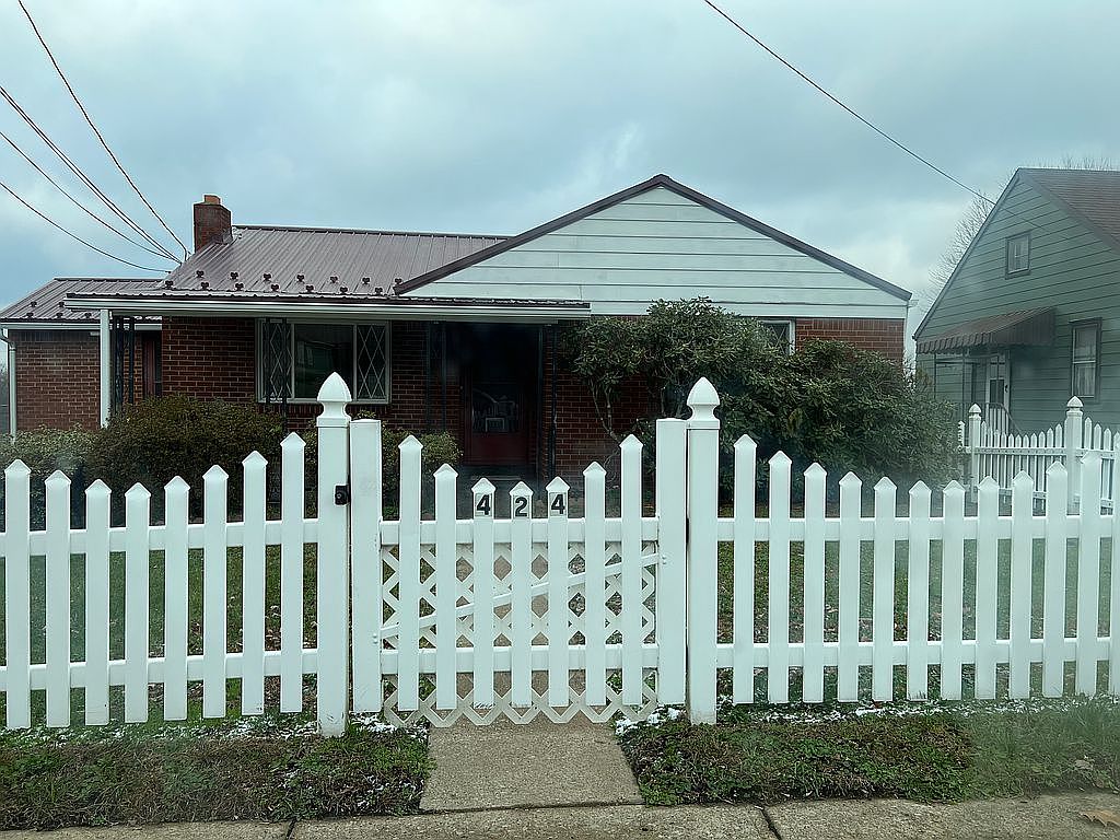 424 Main St, Youngstown, PA 15696 Zillow