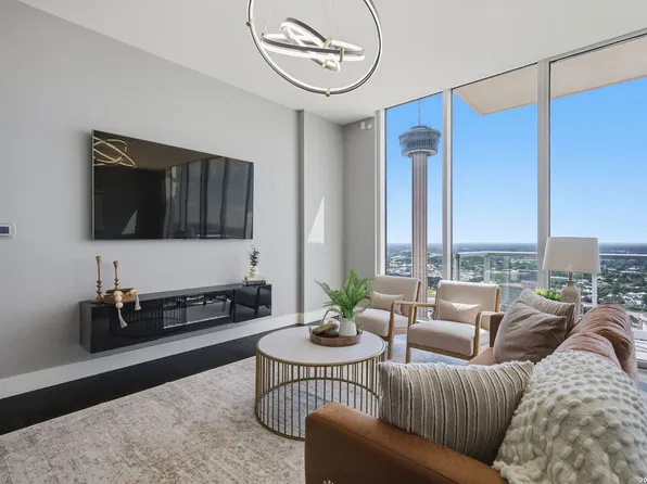610 E Market St UNIT 2605, San Antonio, TX 78205