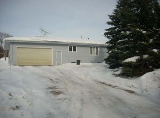 32 Bismarck Ave, Wilton, ND 58579
