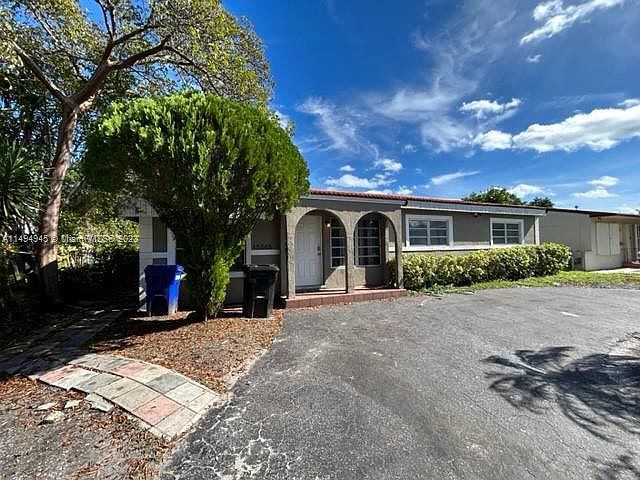 1st image of 15565 NE 10th Ave