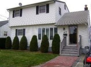 60 Meyers Ave, Hicksville, NY 11801