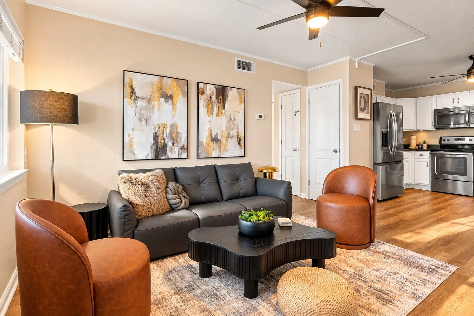 2 bed, 1.0 bath, 7254 sqft, $2,072 — Photo 4