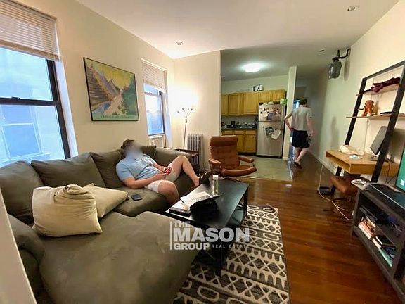 2nd image of 706 Amsterdam Ave #2R