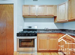 35 E Division St APT 3, Chicago, IL 60610
