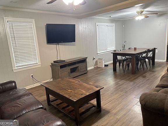 4th image of 19 Helms St