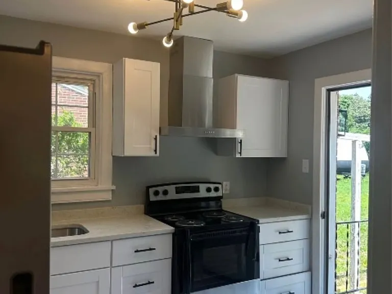 418 Harding St — Photo 2