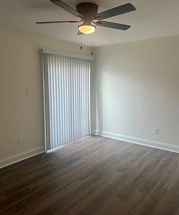 4th image of 4325 Loire Dr APT C