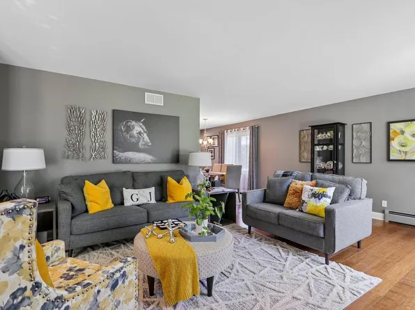 8755 N Pelham PARKWAY, Bayside, WI 53217