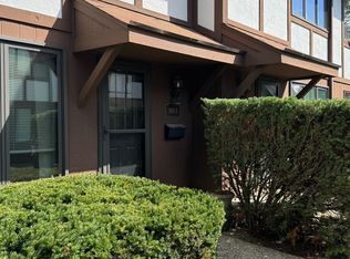 1803 Henley St #B, Glenview, IL 60025