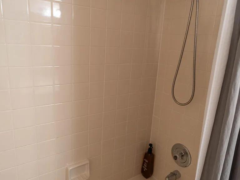 605 Saint Albans Ct #18H — Photo 18