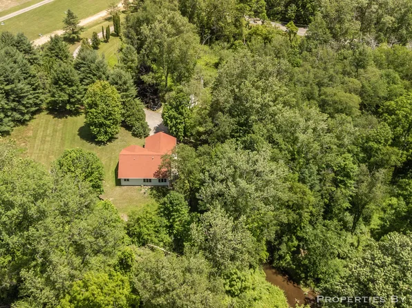 6635 Vinton Ave NW, Comstock Park, MI 49321