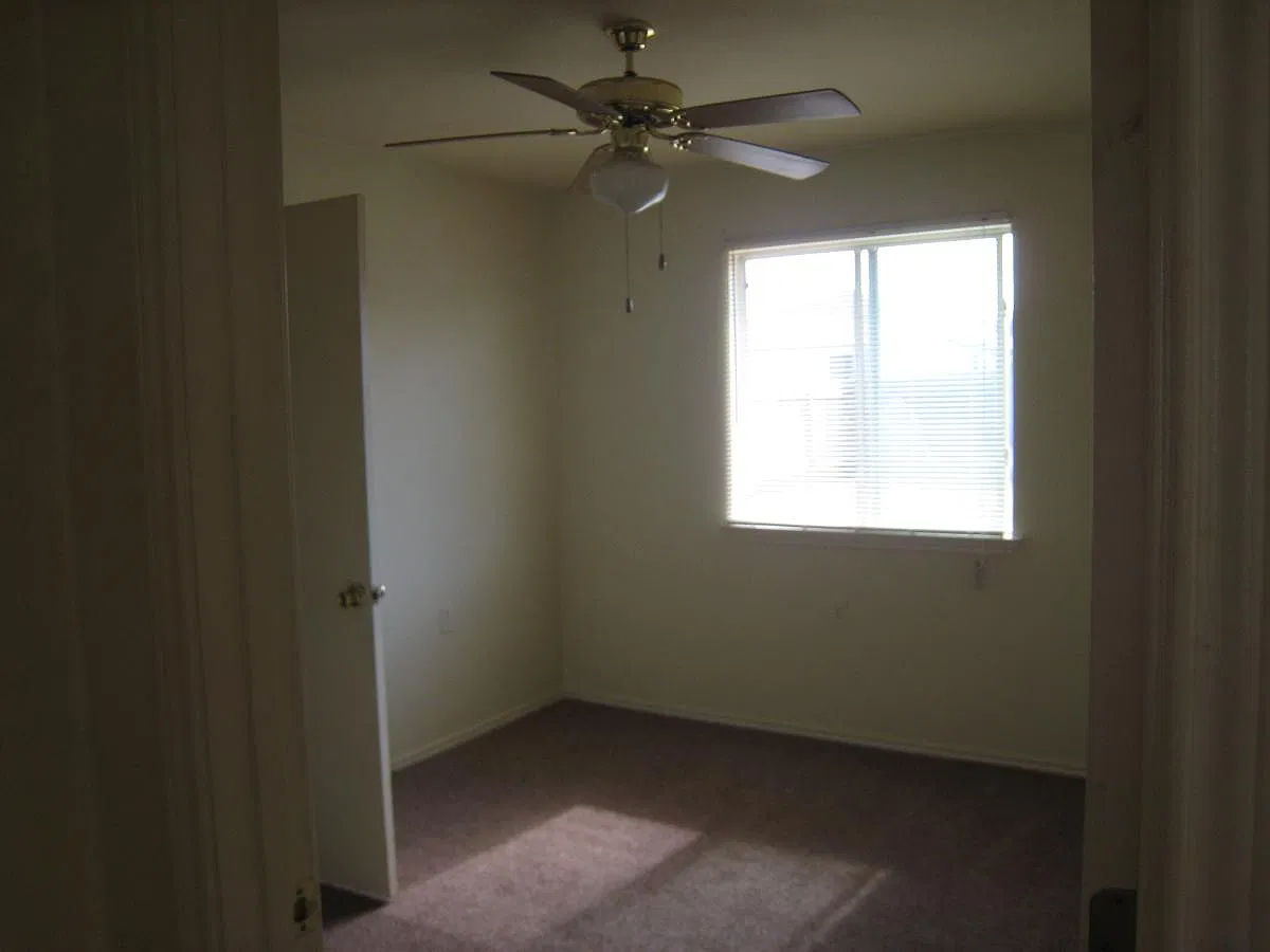3 bed, 925 sqft, $1,495 — Photo 2