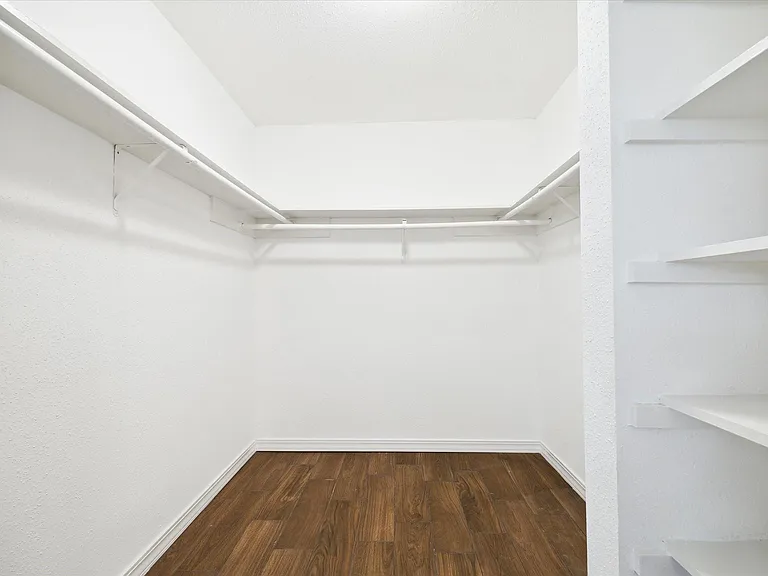 1534 Valley Landing Dr — Photo 17