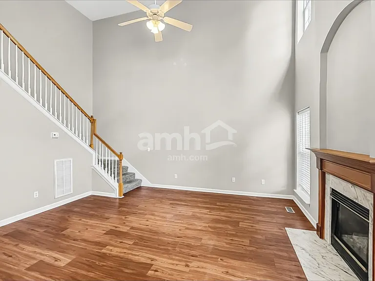 204 Annesbury Ln — Photo 8