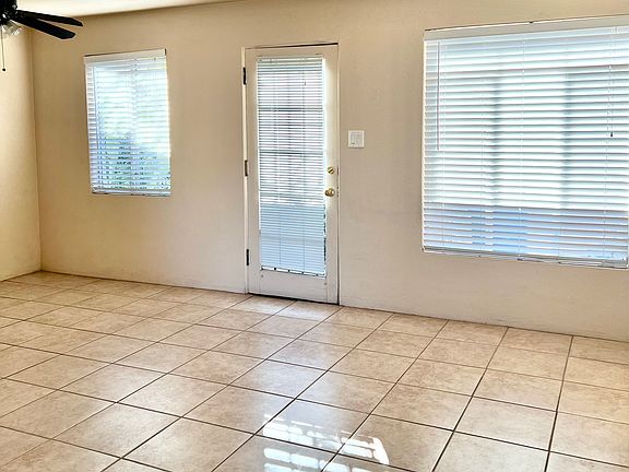 Living area (Back door)