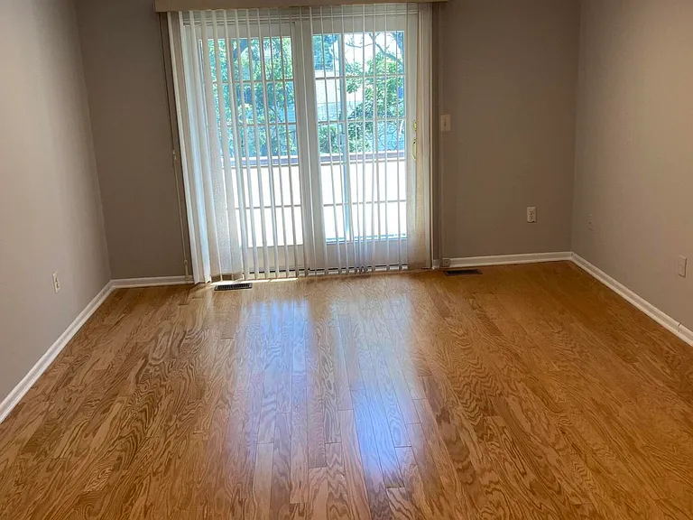 89 Maple Dr — Photo 2