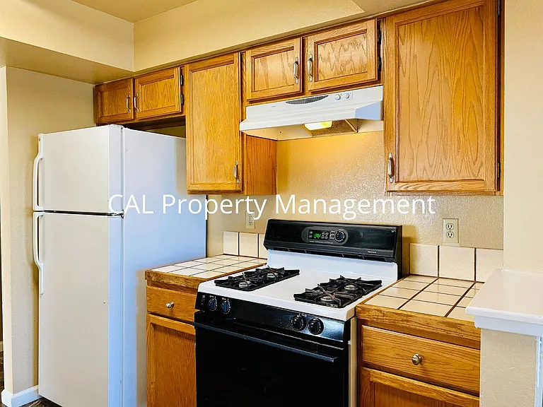 2440 N Main St #F — Photo 8