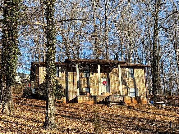 3rd image of 130 Catherine Ln