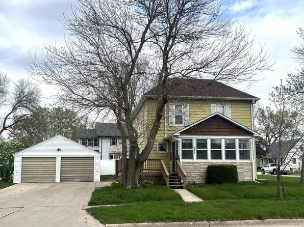 921 7th Ave N, Estherville, IA 51334