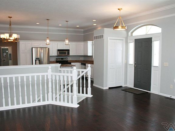3rd image of 705 W Sterling Oak Cir