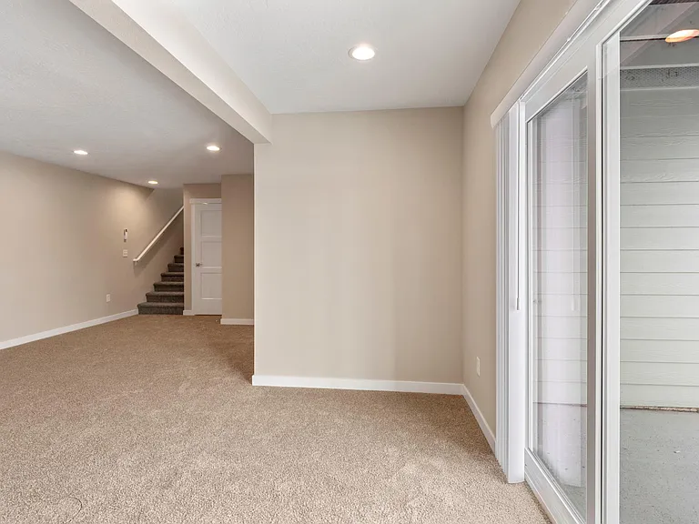 1627 S Cochran St — Photo 13