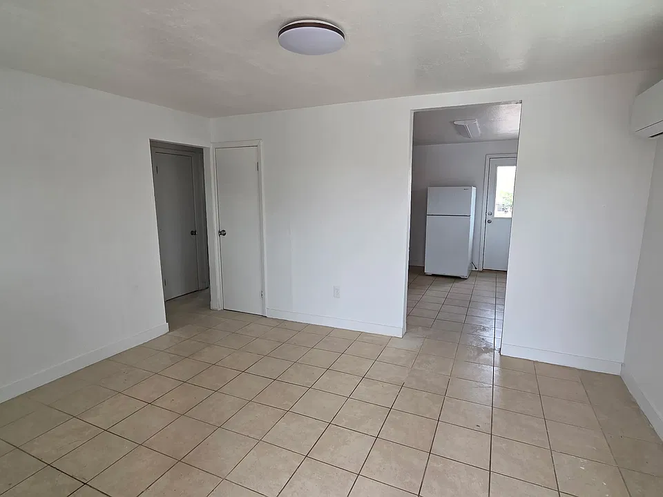 824 Granada St