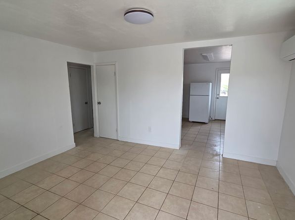 824 Granada St