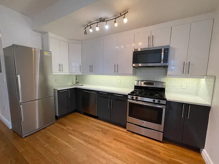 2620 Jackson Ave #2A — Photo 6