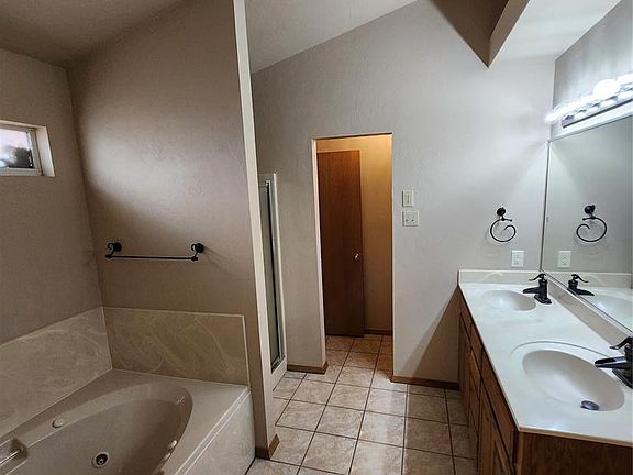 5th image of 1216 Wendy Ln