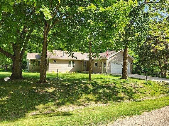 3rd image of 1 W Elmwood Dr