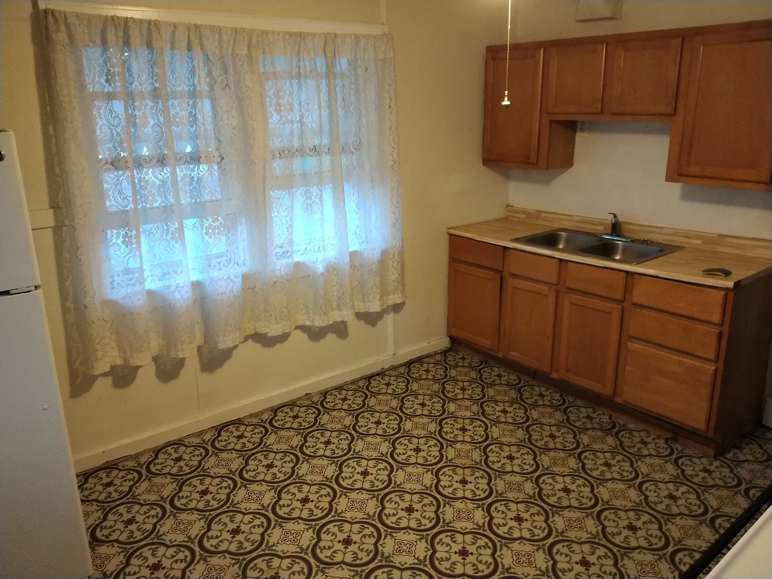 609 East St — Photo 3