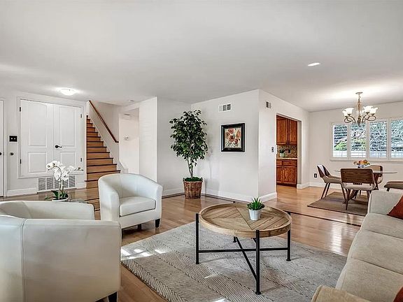 3rd image of 2371 Edgewater Dr