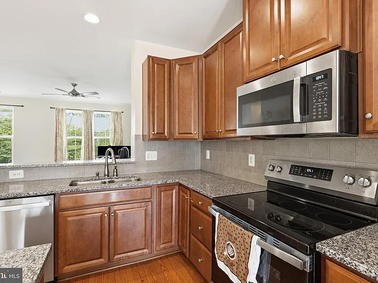 10739 Hinton Way — Photo 8