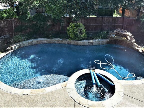 2nd image of 1516 Somerset Dr