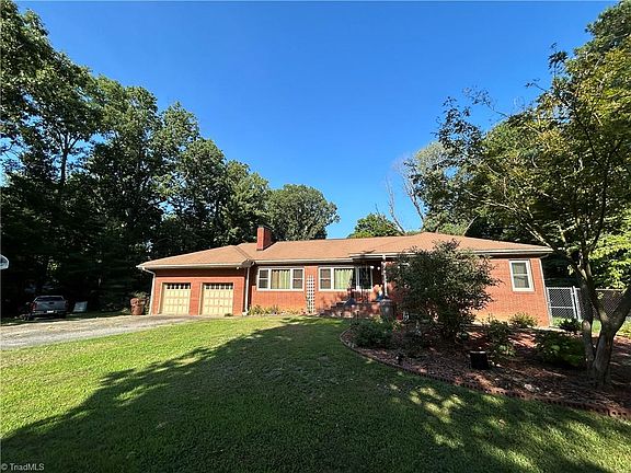 2nd image of 326 Dogwood Cir