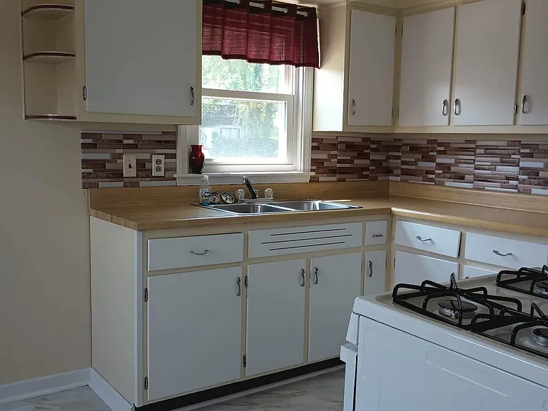 801 Duff Ave — Photo 9